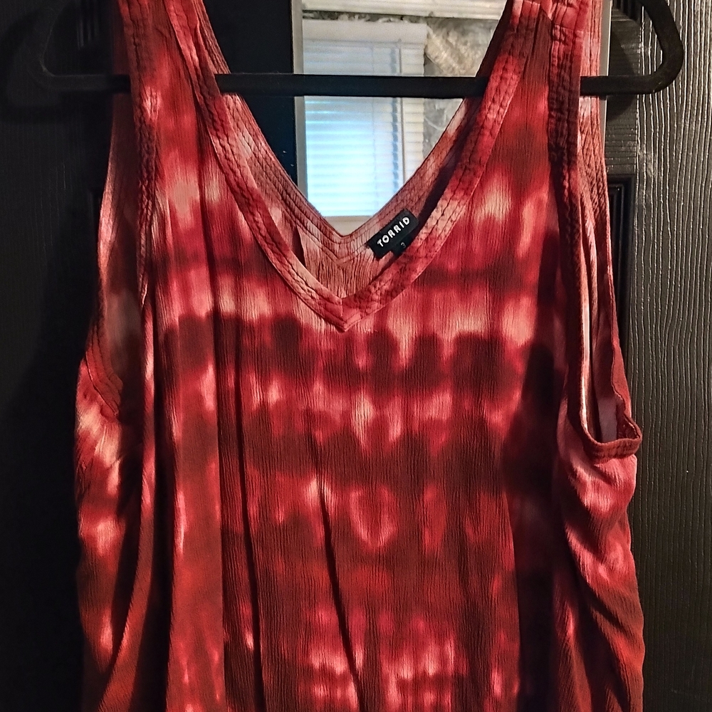 Torrid Red Tie-Dye Women's Swing Cropped Tank Top